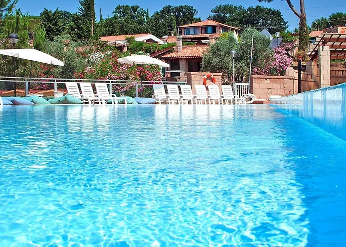 In With Pool & Nature דירה